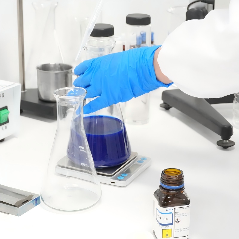 ¿Cuál es el precio actual de la materia prima para recubrimientos en polvo?